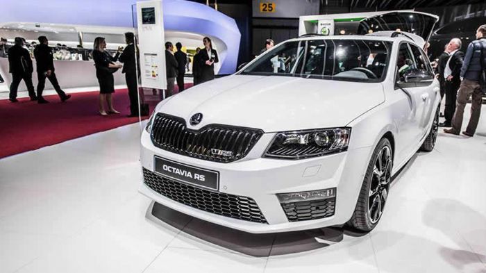 Πολλά φλας έπεσαν και στη γρηγορότερη Octavia όλων των εποχών, τη νέα Octavia RS 230 των 230 ίππων. 