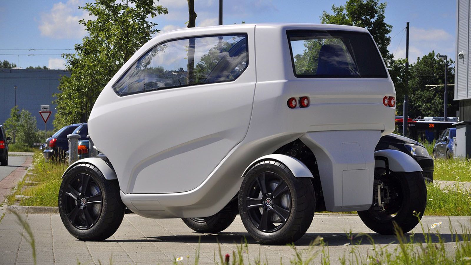 Όταν δεν είναι διπλωμένο μοιάζει λίγο με Smart Fortwo παλιάς γενιάς.