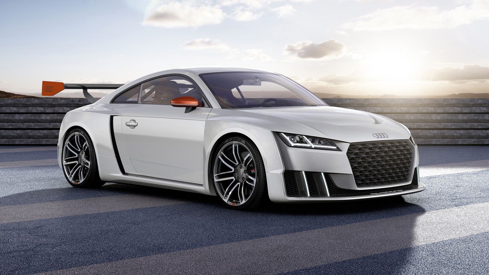 Το Audi TT Clubsport θα παορυσιαστεί επισήμως στην ετήσια συνάντηση του Worthersee και είναι το πρώτο αυτοκίνητο με βενζινοκινητήρα διπλού ηλεκτρικού 