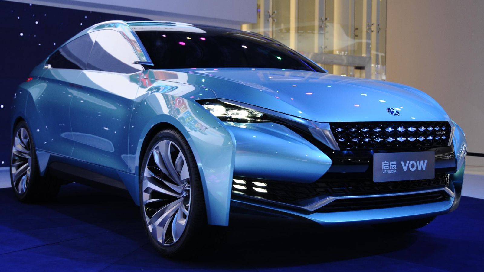 Το κινέζικο παρακλάδι της Nissan, η Venucia, παρουσίασε στην έκθεση της Σαγκάης το ενδιαφέρον πρωτότυπο VOW, το οποίο αποτελεί τον προπομπό ενός cross