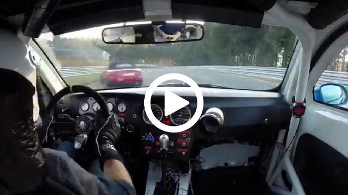 Κόλαση πήγε να γίνει η «Πράσινη Κόλαση» του Nurburgring, όταν μια BMW M3 που πήγαινε με 170 χλμ./ώρα είδε ξαφνικά μπροστά της ακινητοποιημένο ένα Mazd