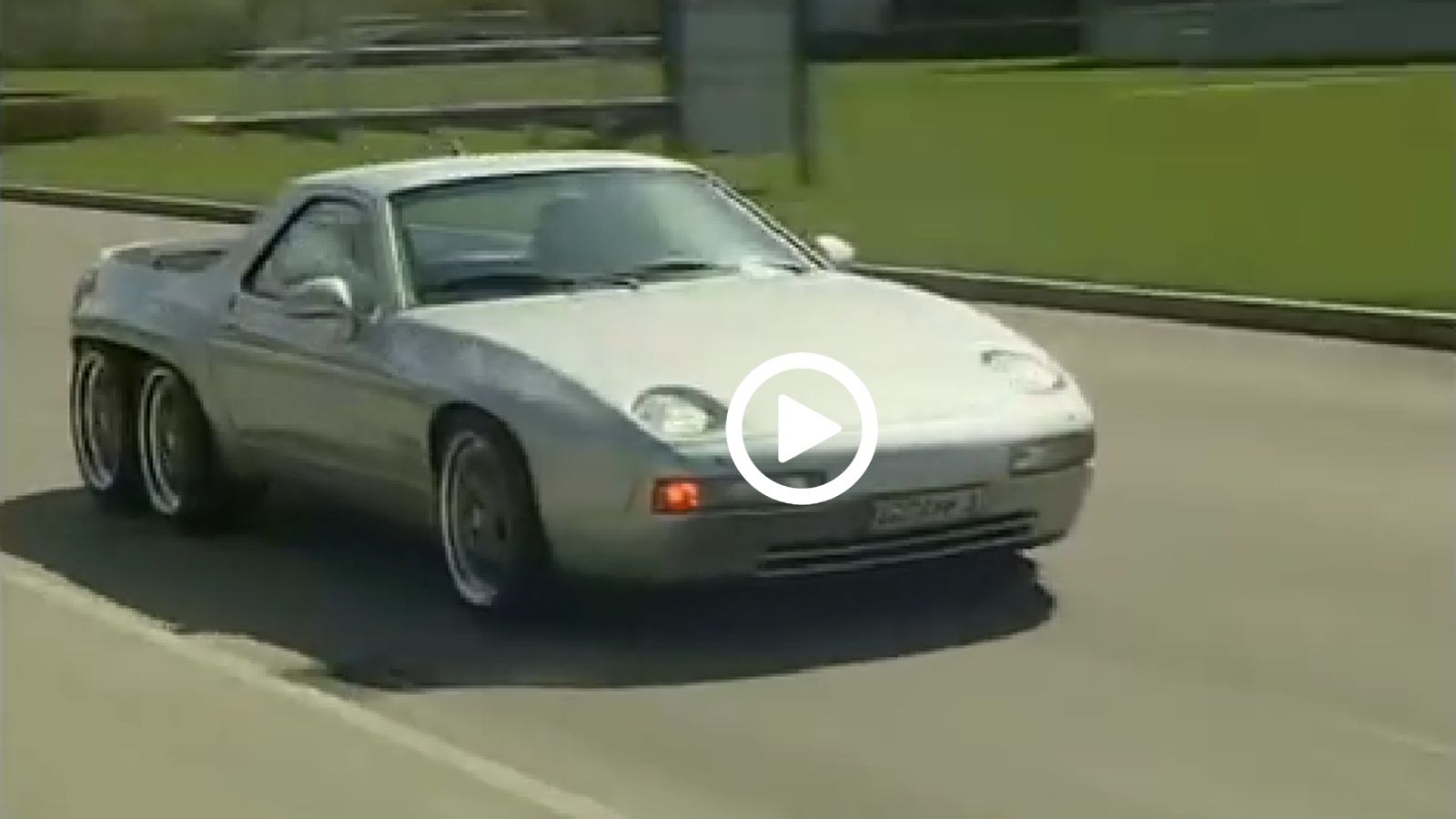Η 6τροχη Porsche 928 pick-up πήρε έγκριση από τον TUV να κυκλοφορεί στους γερμανικούς δρόμους, μόνο όταν οι άνθρωποι της Porsche επιθεώρησαν το αμάξι 