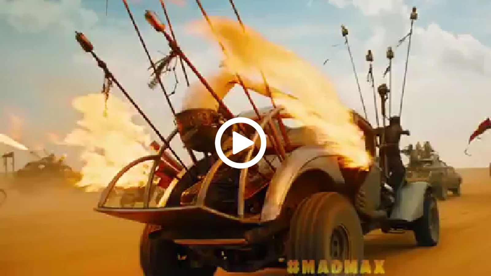 Σκηνοθέτης του Mad Max: Fury Road είναι ο George Miller. Στο ρόλο του Mel Gibson βρίσκεται ο Tom Hardy και συμπρωταγωνίστριά του είναι η Charlize Ther