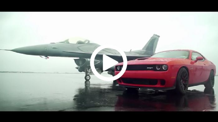 Το Dodge Challenger SRT Hellcat των 717 ίππων έχει τελική 320 χλμ., ενώ το αεροσκάφος «πιάνει» τα 2.120 χλμ./ώρα, ασκώντας στον πιλότο δυνάμεις 3g.