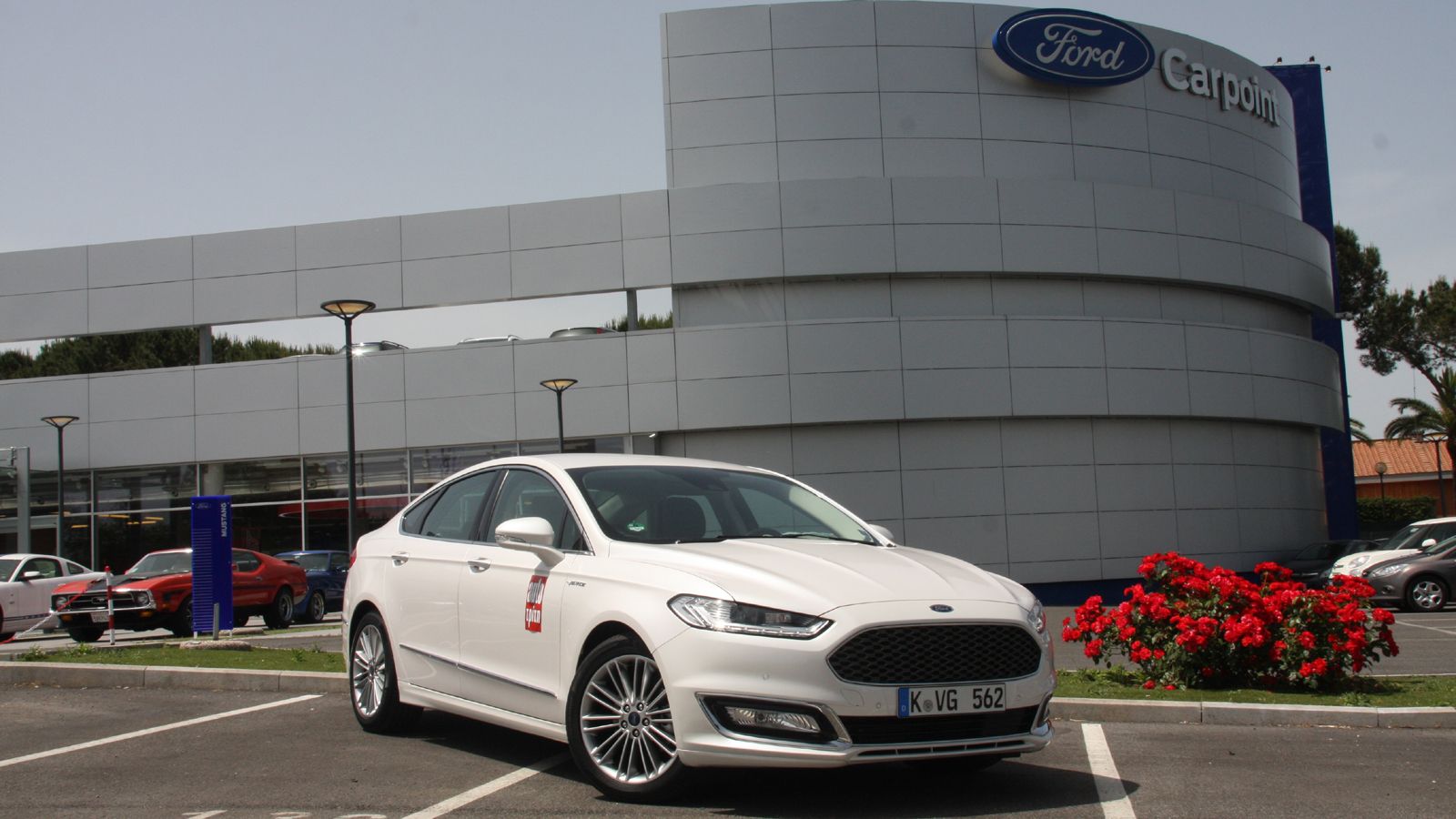 Οδηγούμε στη Ρώμη την πιο πολυτελή «πλευρά» του μεσαίου Ford, το Mondeo Vignale.