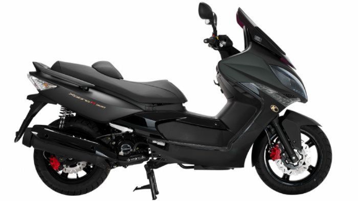 Με μόλις 3.750 ευρώ (πλέον Τ.Τ.), το Xciting R 300i αποτελεί μια πρώτης τάξης ευκαιρία για όσους ψάχνουν ένα σύγχρονο, αξιόπιστο και πολυτελές scooter
