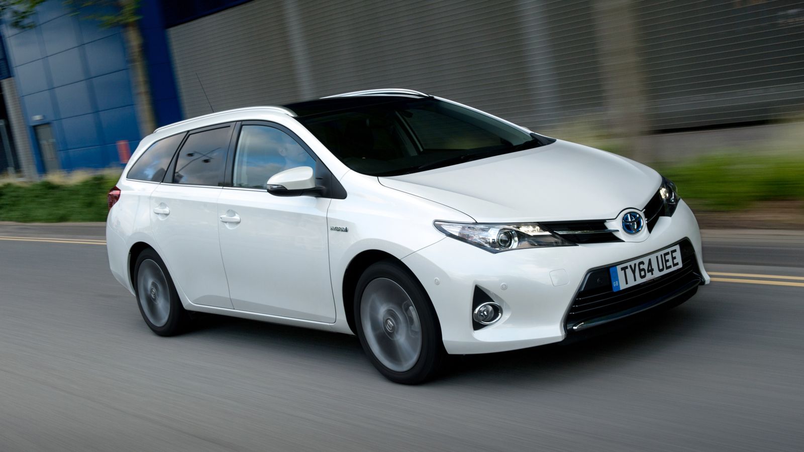 Νο 1 εταιρεία υβριδικών της Ευρώπης είναι η Toyota και το πρώτο μοντέλο είναι δικό της. Λόγος γίνεται για το «made in England» Auris, που πέρσι πούλησ