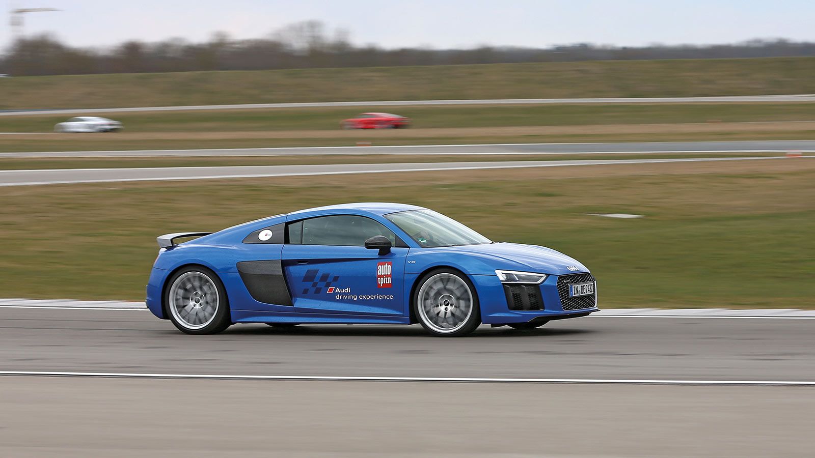 Οδηγούμε στην έδρα της Audi το ισχυρότερο R8 με 610 ίππους και 560 Nm ροπής.