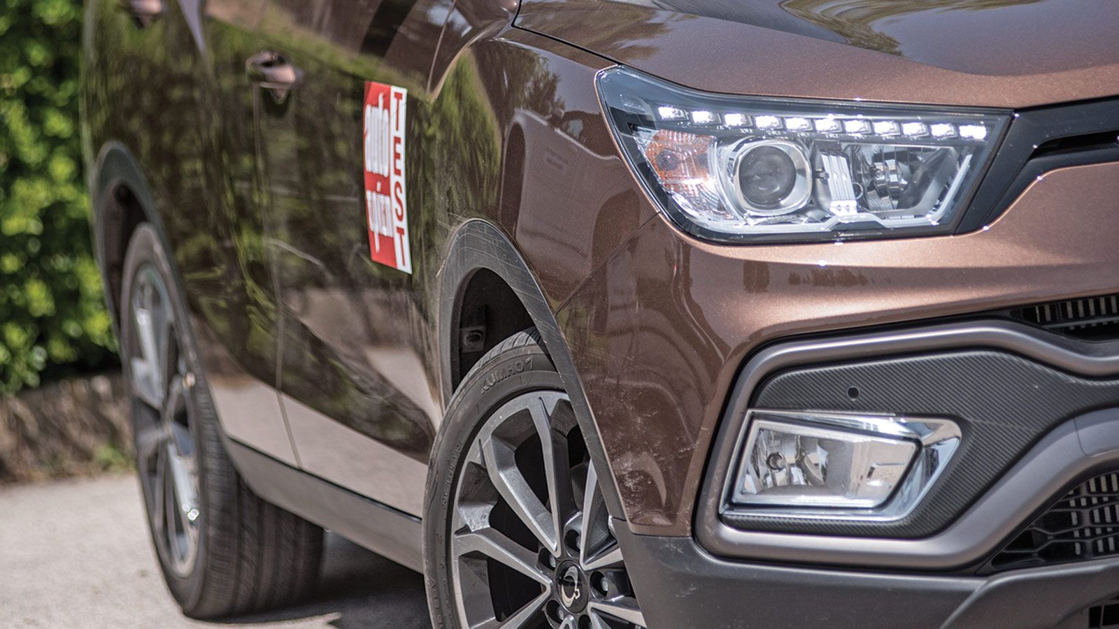 Δυναμικός ο σχεδιασμός του εμπρός μέρους και των φώτων.