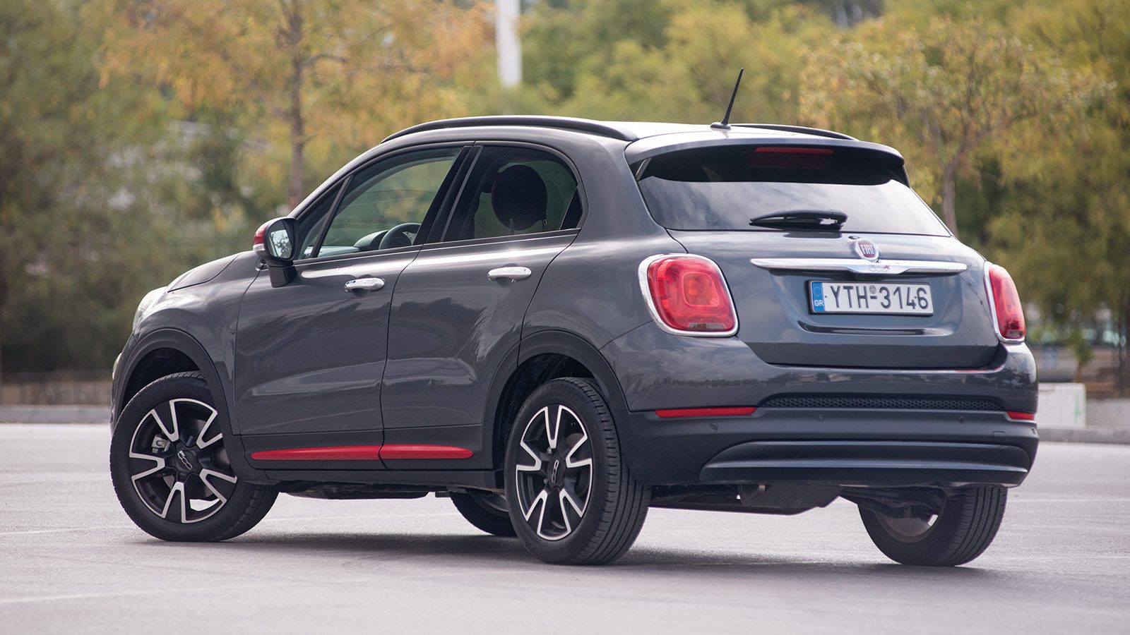 Το 500Χ είναι το Crossover Fiat 500, το οποίο τόσο στις δικήνητες όσο και πολύ περισσότερο στις τετρακίνητες εκδόσεις του, μπορεί να προσφέρει και πιο