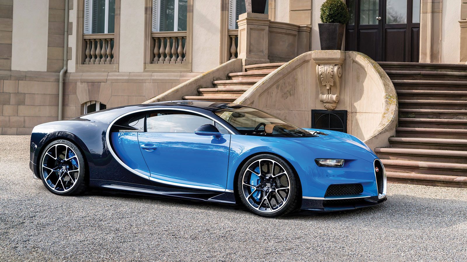 Αυτή είναι η Bugatti Chiron, το μοντέλο το οποίο  αντικατέστησε τη θρυλική πλέον Veyron.