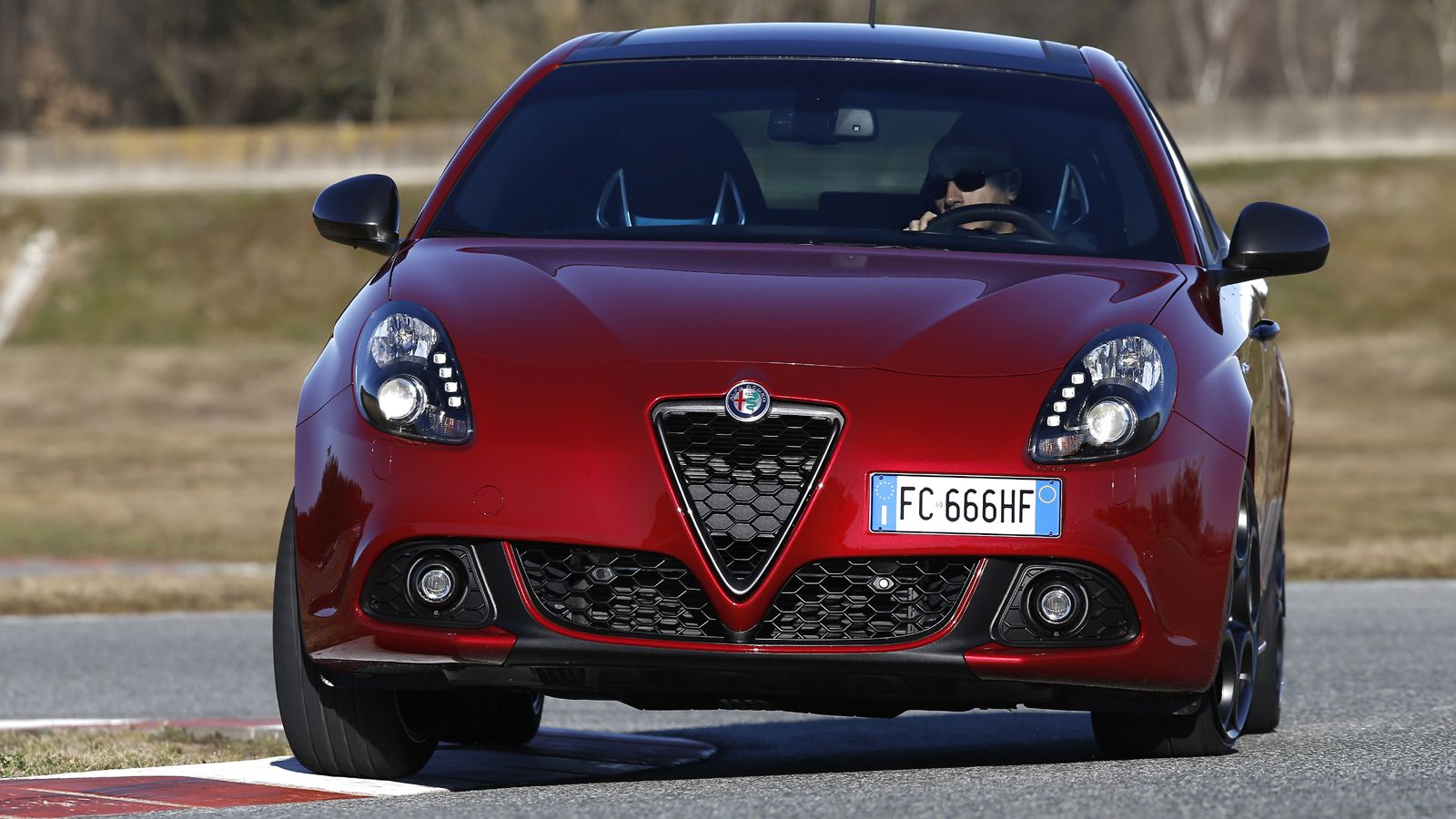 Γνωρίσαμε από κοντά την ανανεωμένη Alfa Romeo Giulietta και σας μεταφέρουμε τις εντυπώσεις μας.