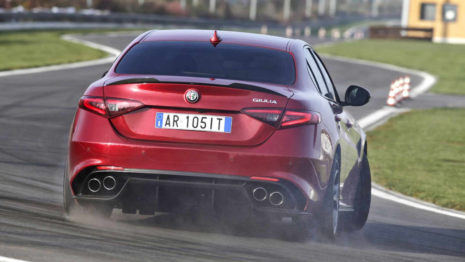 112.500 ευρώ κοστίζει η Alfa Romeo Giulia Quadrifoglio.
