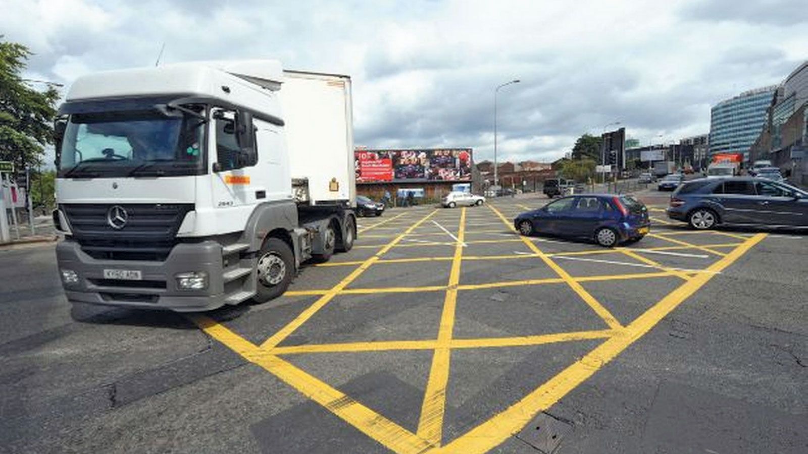Απαγορεύεται να ακινητοποιήσετε το όχημά σας μέσα στο κίτρινο πλέγμα.	