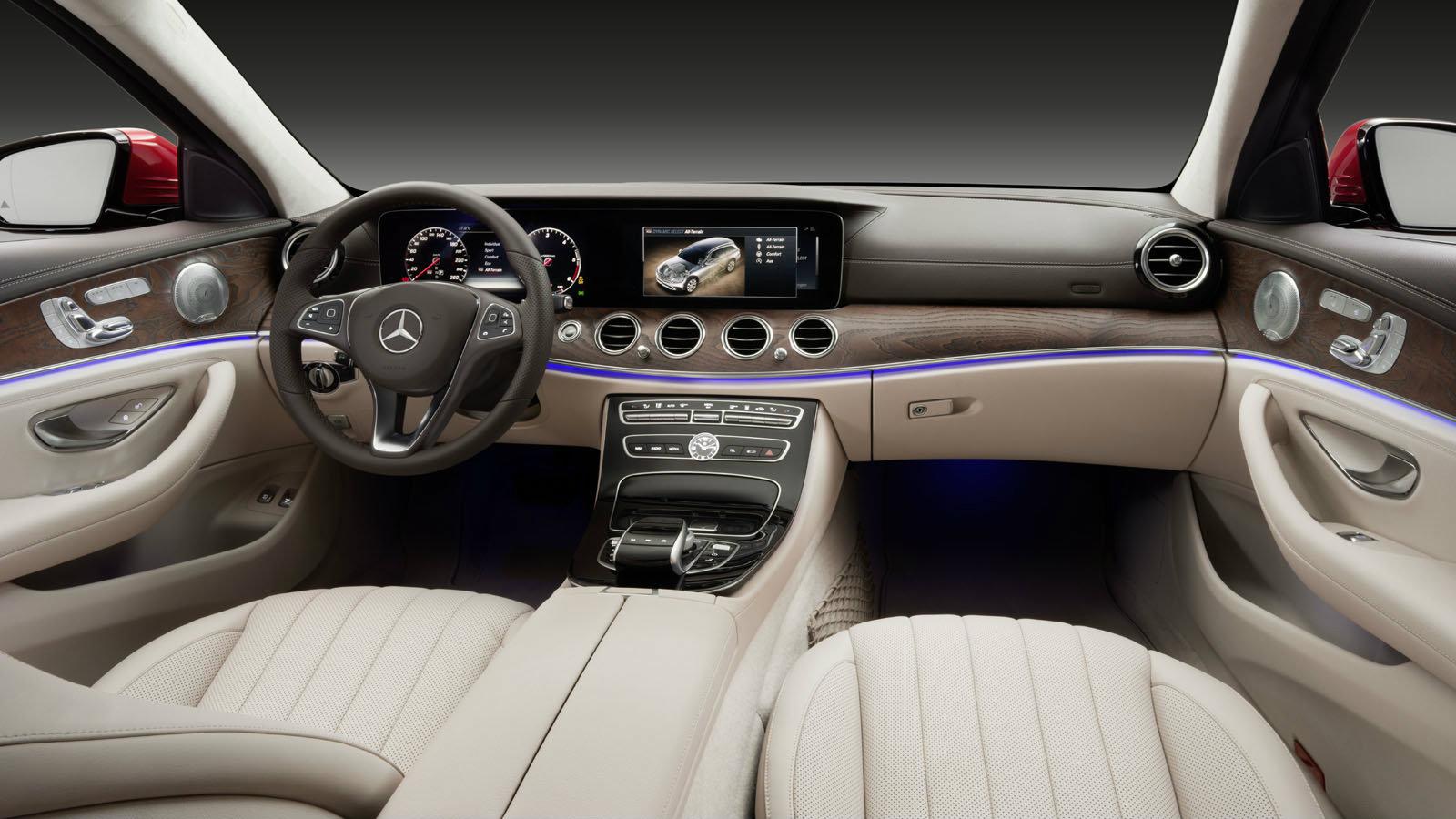 Το εσωτερικό της υπερυψωμένης έκδοσης της E-Class estate με crossover λογική κλέβει τις εντυπώσεις με τη σχεδίαση, την ποιότητα και την τεχνολογία του