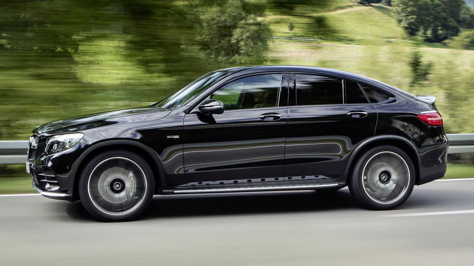 Η Mercedes-AMG GLC 43 4MATIC Coupe κάνει το 0-100 χλμ./ώρα σε 4,9 δλ., ενώ η τελική της ταχύτητα περιορίζεται στα 250 χλμ./ώρα. Η εταιρεία «υπόσχεται»