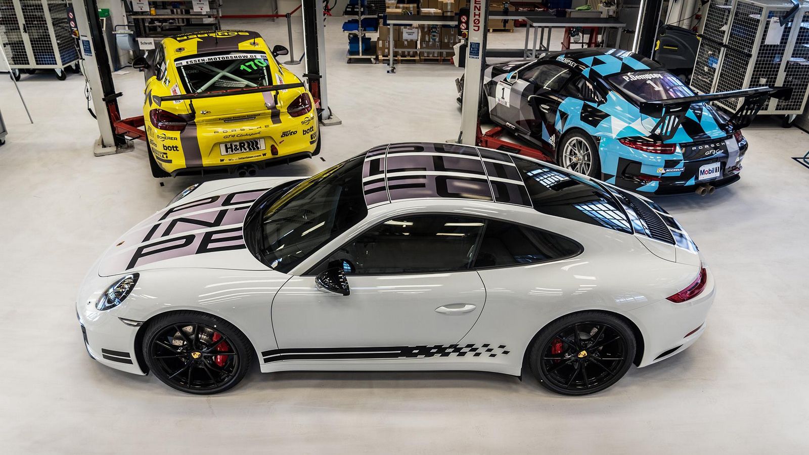 Πρόκειται για ένα σπέσιαλ μοντέλο που έγινε προς τιμήν της αγωνιστικής ιστορίας της Porsche Motorsport. Ειδικότερα, φτιάχτηκε για να γιορταστεί η μακρ