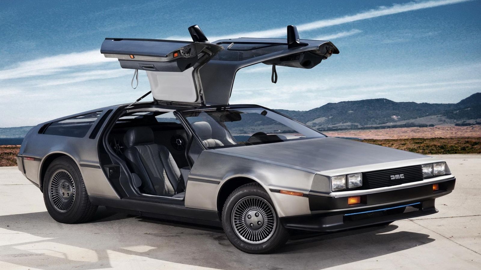 Το κλασικό DeLorean DMC-12 της ταινίας «Back to the Future», όντως επιστρέφει στο μέλλον, αυτή τη φορά στα αλήθεια.