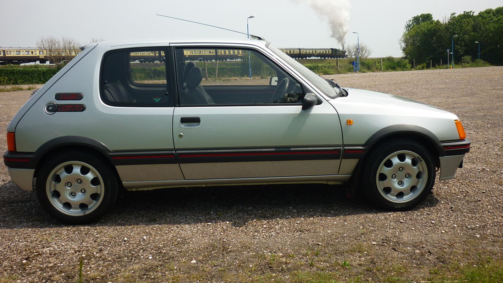 Ένα Peugeot 205 GTI του 1989 πουλήθηκε σε δημοπρασία της SilverstoneAuctions στην εκδήλωση Classic Sale 2016. Πόσο έπιασε; 30.938 λίρες ή αλλιώς 36.24