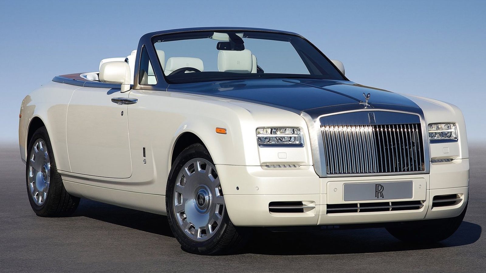 Τέλος και επίσημα για την 7η γενιά της Phantom και Drophead Coupe, ανοίγοντας τον δρόμο για την παραγωγή της νέας γενιάς Phantom, με την παρουσίαση δυ