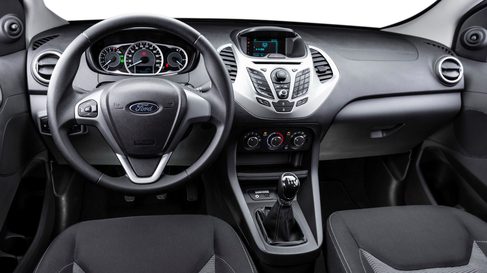 Οι ομοιότητες του νέου Ford Ka με το Fiesta, συνεχίζονται και το σαλόνι. Η φωτογραφία προέρχεται από το μοντέλο που κυκλοφορεί από το 2014 στη Βραζιλί