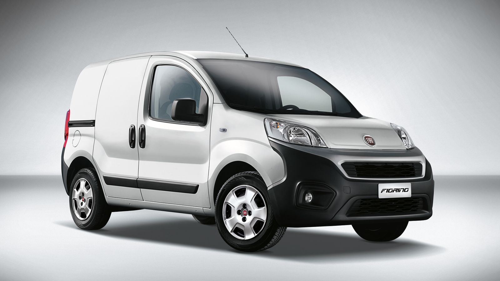 Το ανανεωμένο Fiat Fiorino με τους νέους κινητήρες τεχνολογίας Euro6 με ισχύ από 77 έως 95 ίππους, θα φέρει μερικώς τροποποιημένη σχεδίαση αμαξώματος.