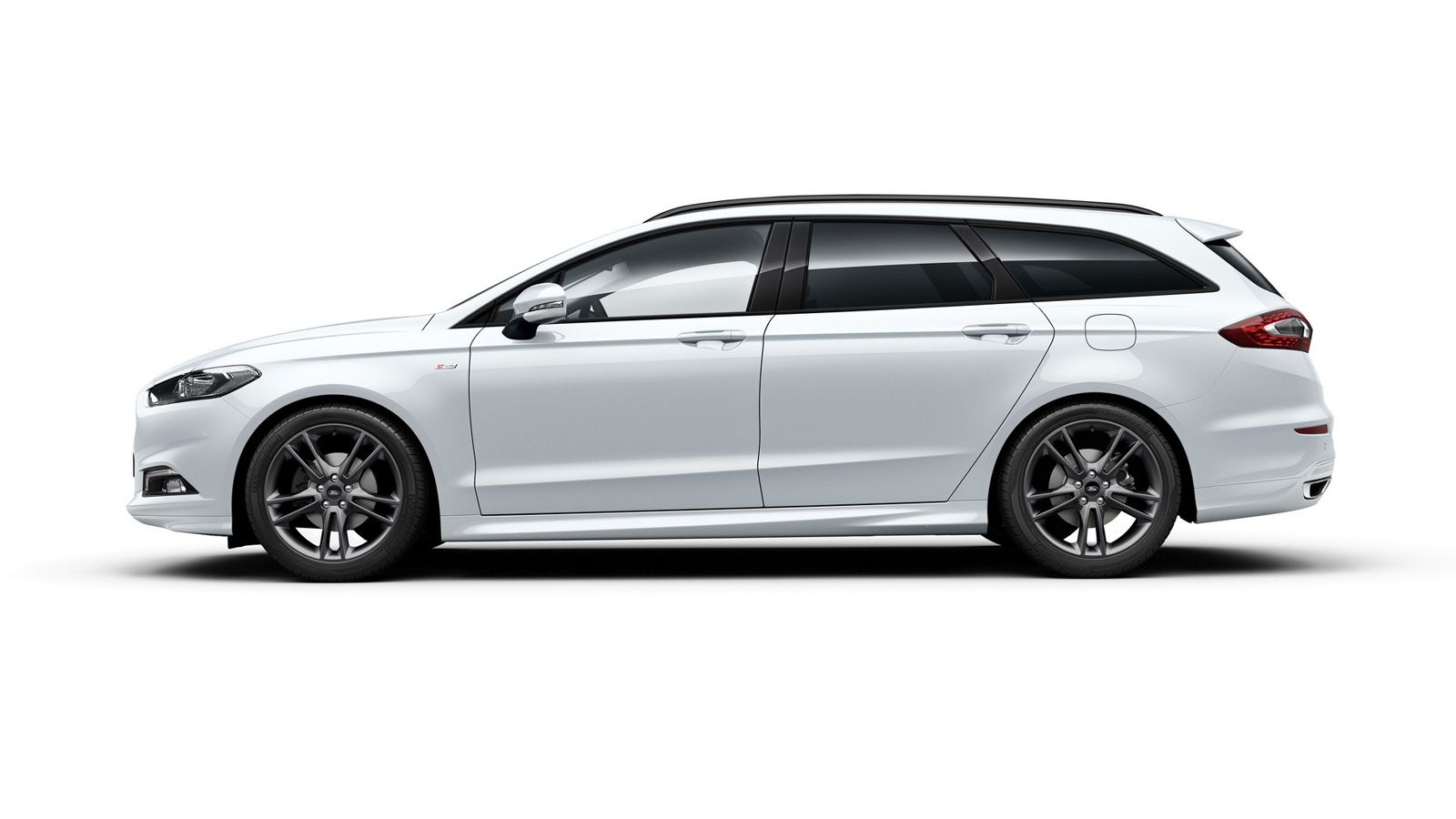 Τόσο το station wagon όσο και το hatchback, έχουν χαμηλώσει κατά 10 χλστ. χάρη στην σπορ ανάρτηση, ενώ διαθέτουν νέας σχεδίασης τροχούς 18 ή 19 ιντσών