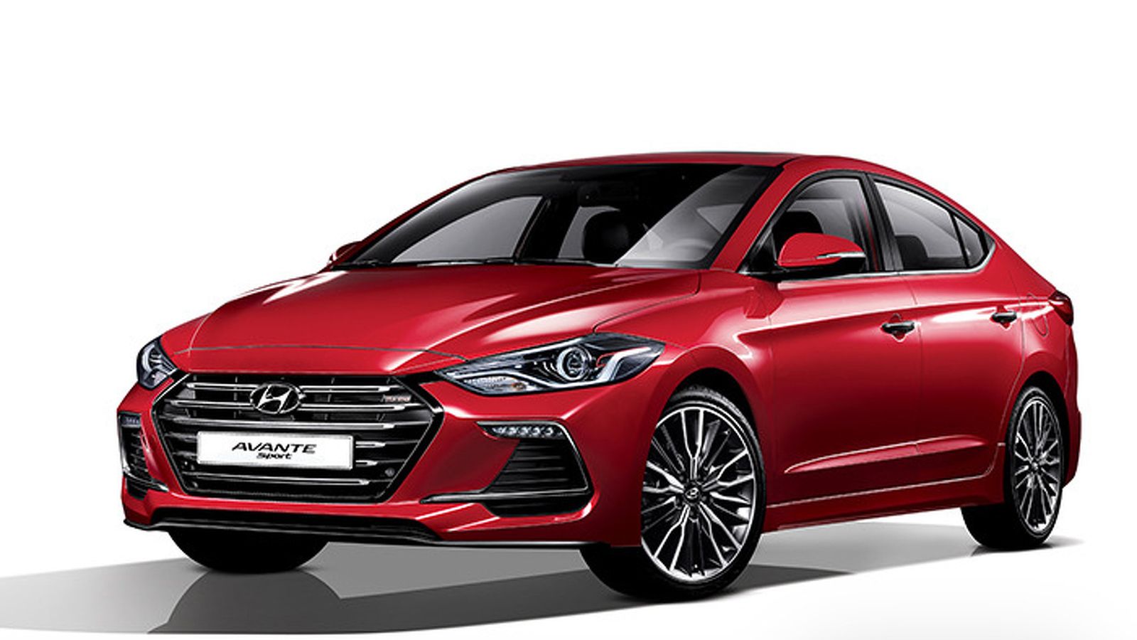 Το Elantra Sport ξεχωρίζει με τις μεγαλύτερες εισαγωγές αέρα στους ανασχεδιασμένους προφυλακτήρες, τα φώτα LED, τα ευρύτερα πλευρικά μαρσπιέ και τον π