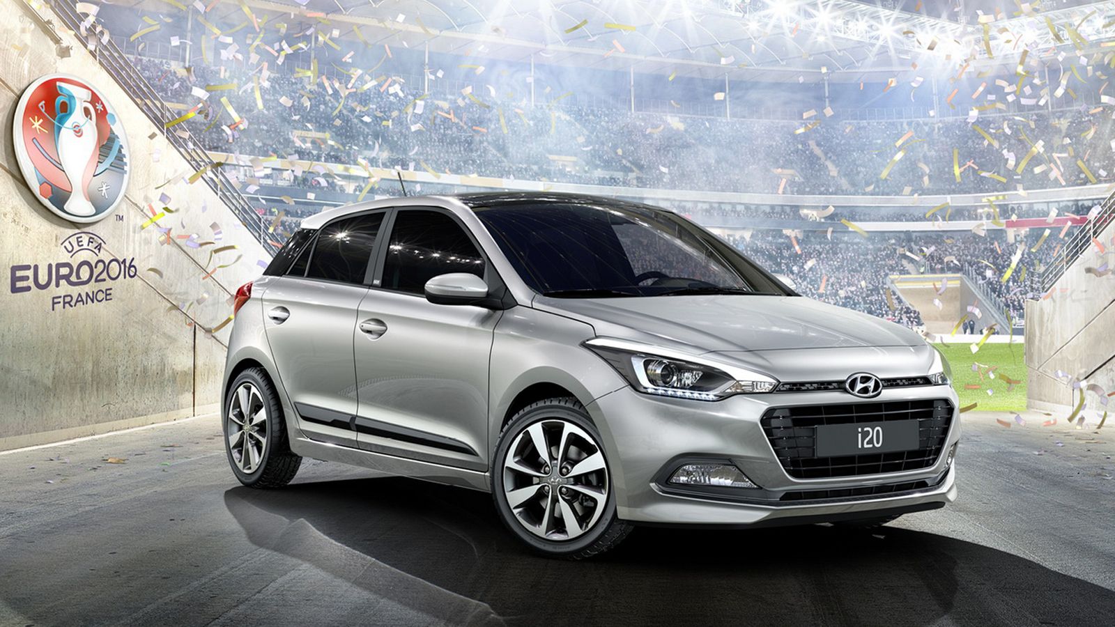 Το Hyundai i20 GO! έχει και αυτό νέες ζάντες, άσπρες και μπλε ραφές στο εσωτερικό του, ενώ ο επιλογέας και οι αεραγωγοί έχουν μπλε περίγραμμα. Ο μαύρο