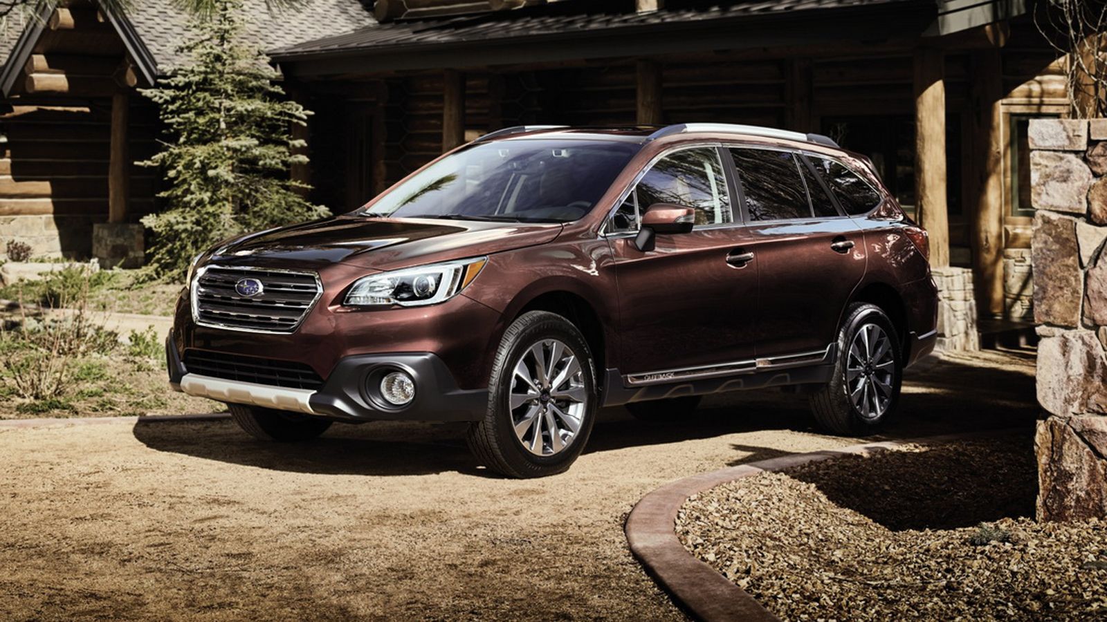 Το Outback Touring φέρει σκούρα γκρι γρίλια και 18άρηδες τροχούς ίδιας απόχρωσης. Επιπλέον, διαθέτει λεπτότερες ράγες οροφής και λογότυπα χρωμίου, ενώ