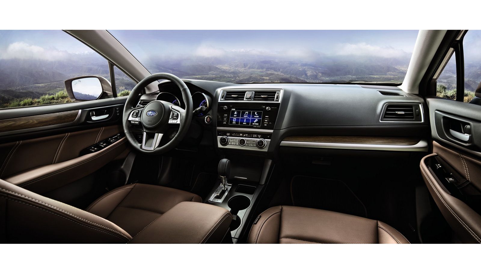 Στο εσωτερικό του Outback Touring συναντάμε δέρματα Java Brown, ξύλινες επενδύσεις και μαύρες γυαλιστερές πινελιές στην κεντρική κονσόλα. Ντεμπούτο κά
