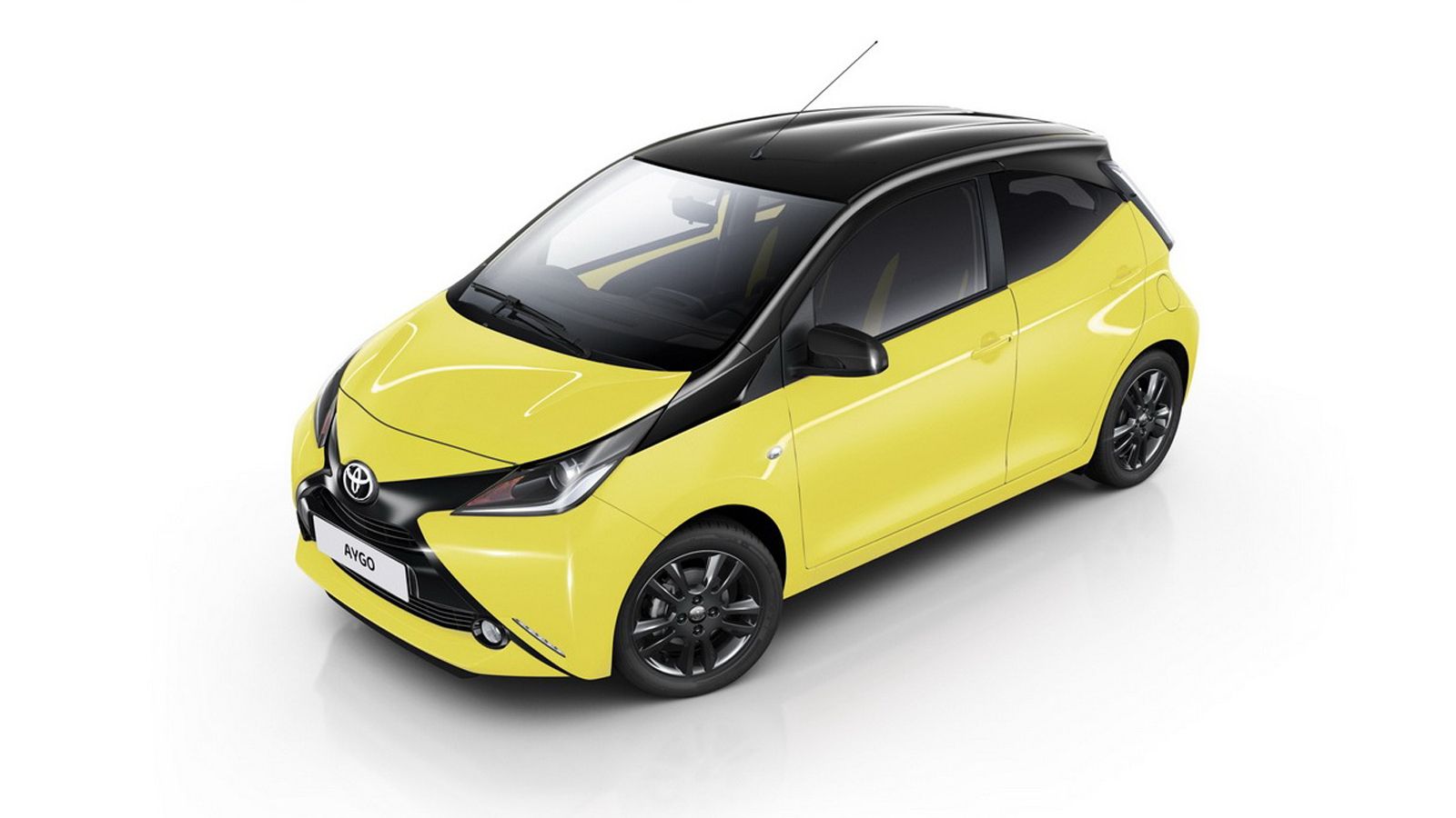 Προεξάρχον χαρακτηριστικό του είναι η νέα κίτρινη απόχρωση Yellow Fizz, αλλά και οι μαύρες γυαλιστερές προσθήκες στο μπροστά «Χ», στη γρίλια, στον πίσ