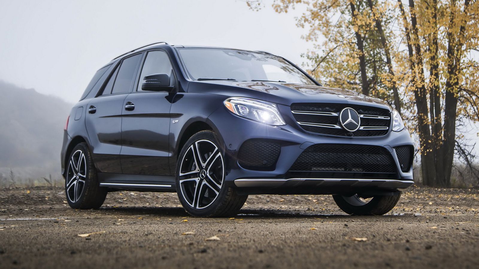 Η AMG δημιούργησε την Mercedes-AMG GLE 43 για τους πελάτες της που θέλουν μια σπορτίφ οδική συμπεριφορά, αλλά δεν θέλουν (ή δεν μπορούν) να αποκτήσουν