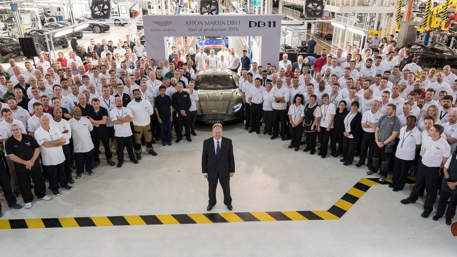 Η Aston Martin ξεκίνησε την παραγωγή της νέας DB11 στο εργοστάσιό της στο Gaydon του Ην. Βασιλείου. 