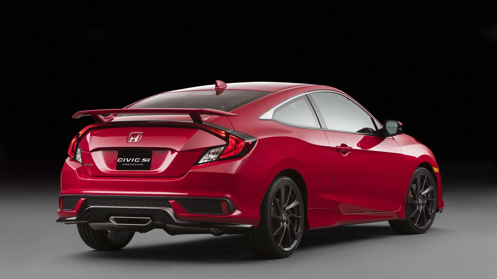 Η Honda επιβεβαιώνει πως το Civic Si χρησιμοποιεί τον 4κύλινδρο σε σειρά 1.500άρη turbo κινητήρα βενζίνης, ο οποίος συνεργάζεται με μηχανικό κιβώτιο 6