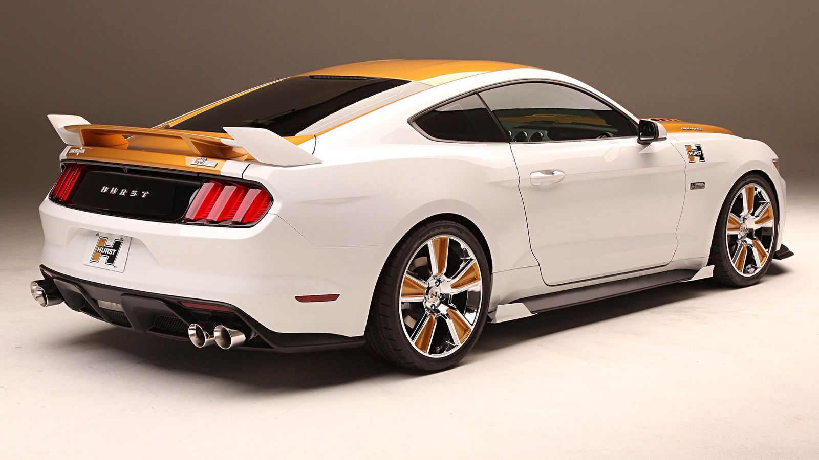 Ο 5λιτρος V8 κινητήρας της Ford δεν είναι πλέον ατμοσφαιρικός. Αντιθέτως έχει τοποθετηθεί ένα κιτ κομπρέσορα 3,2 λίτρων, που εκτοξεύει την ισχύ από το