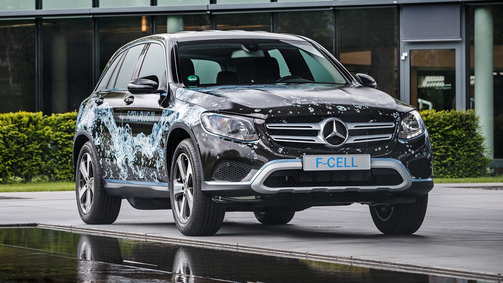 Η Mercedes GLC F-CELL είναι ένα καινοτόμο όχημα, που συνδυάζει τα χαρακτηριστικά των υδρογονοκίνητων και των plug-in υβριδικών οχημάτων. Λανσάρισμα στ