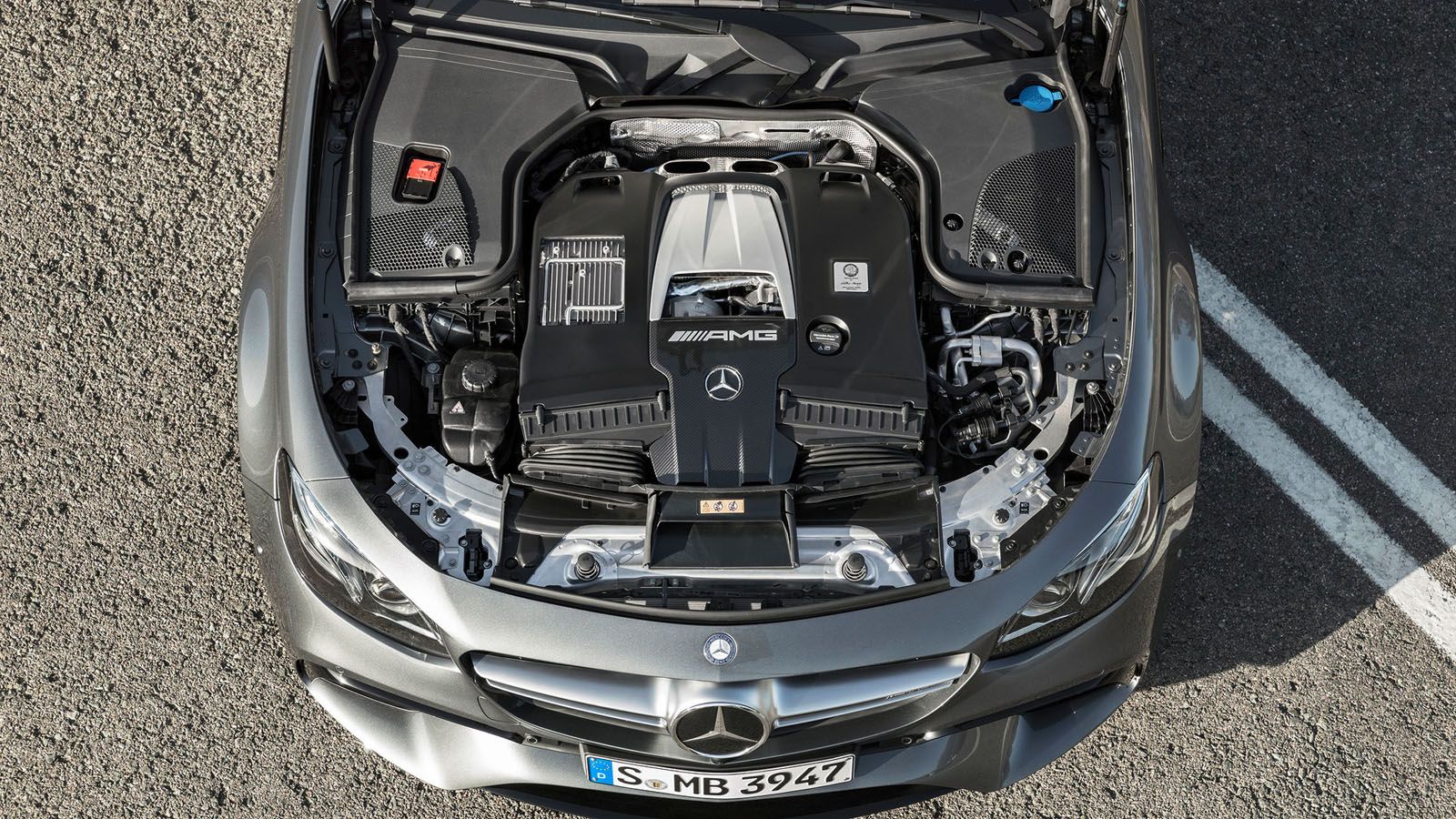 Κάτω από το καπό θα συναντήσουμε τον twin turbo V8 4,0 λτ. της Mercedes, με τα δύο τούρμπο να χρησιμοποιούν την τεχνολογία twin-scroll για τη βελτίωση