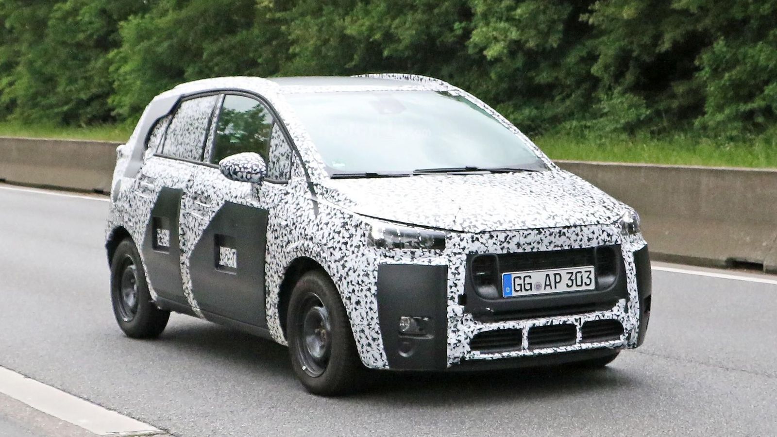 Λίγα αφήνει το καμουφλάζ να φανούν από το νέο Peugeot 2008 που αναμένεται το 2017. Διαβάστε τις μέχρι τώρα πληροφορίες γύρω από το νέο compact crossov