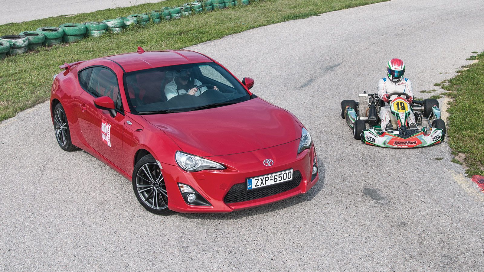 Η διασκέδαση πίσω από το τιμόνι είναι εγγυημένη στο Toyota GT86. Φτάνει όμως αυτή ενός καρτ;