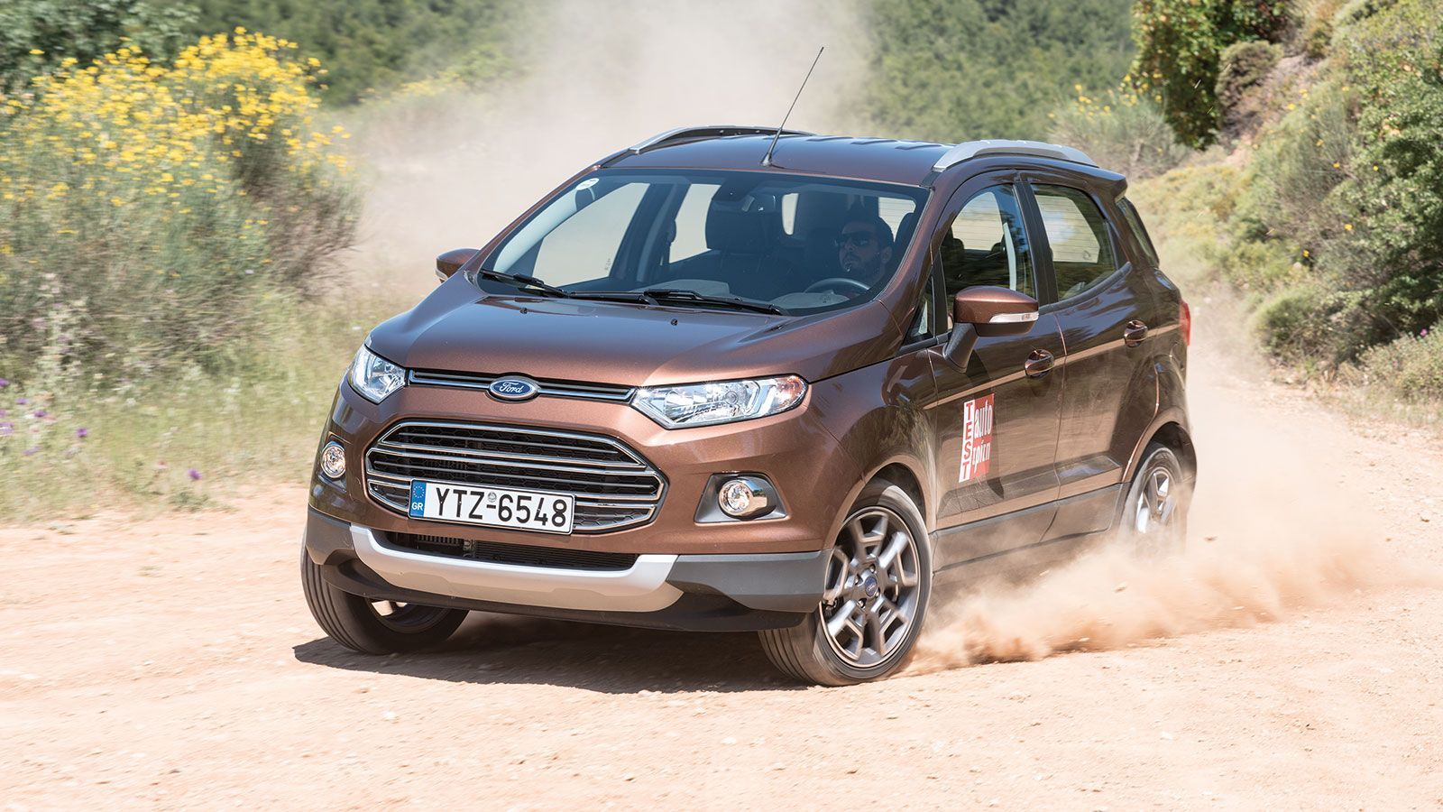 Η αυξημένη απόσταση από το έδαφος, που ανέρχεται στα 190 χλστ. βοηθά τις εκτός δρόμου μετακινήσεις του EcoSport.