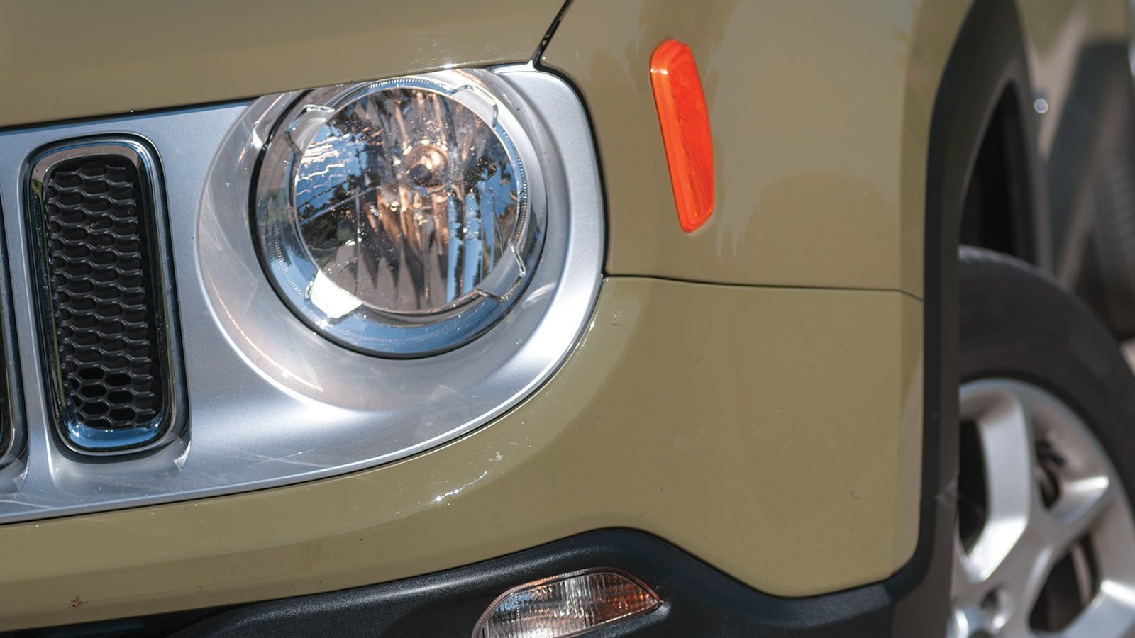Το εμπρός μέρος του Jeep Renegade.