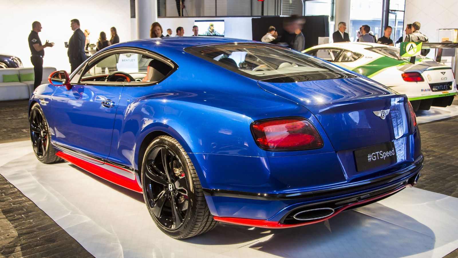 Στην ανανεωμένη Continental GT Speed, ο 6λιτρος W12 biturbo κινητήρας έχει δυναμώσει κατά 7 ίππους και 20 Nm, αποδίδοντας πλέον 642 άλογα και 840 Nm ρ