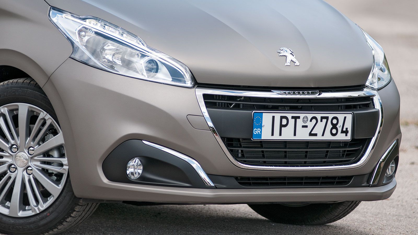 Η σχεδίαση του Peugeot 208 συνδυάζει με ιδιαίτερο τρόπο το στυλ και το δυναμισμό. Δεν περνά με τίποτε απαρατήρητο.