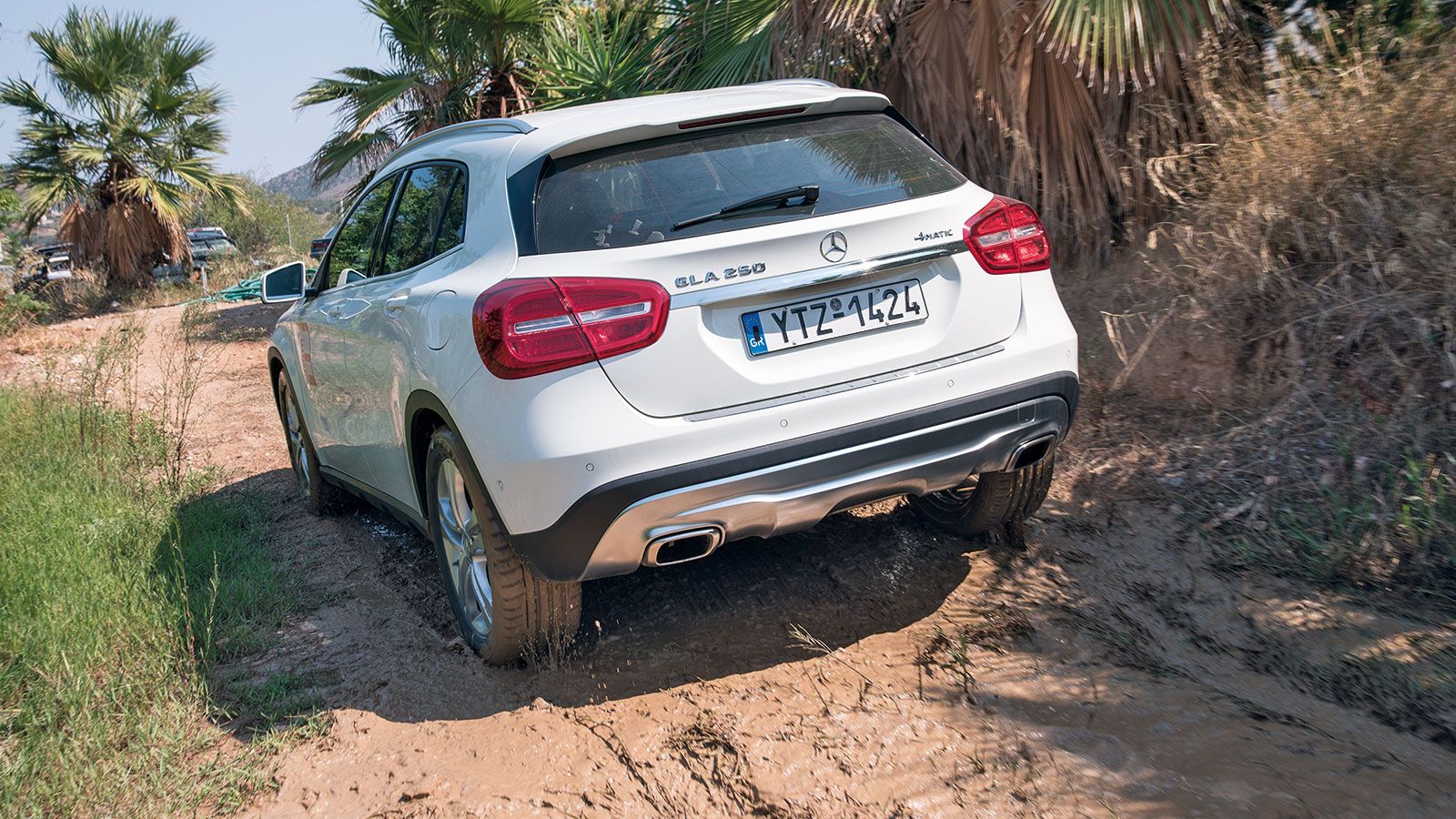 Το ατού της συγκεκριμένης Mercedes GLA 250 είναι η τετρακίνηση, η οποία λειτουργεί γρήγορα και αποτελεσματικά μοιράζοντας τη ροπή εκεί που πρέπει, ότα