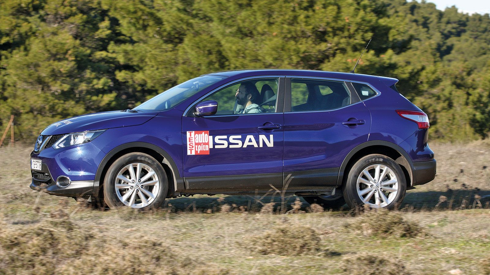 8 SUV σε πίστα δοκιμών 4X4
