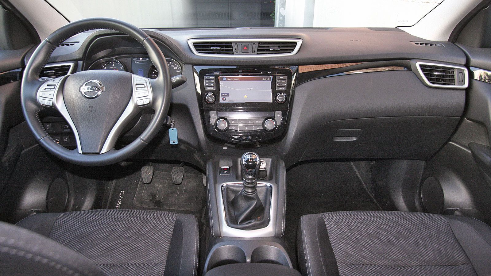 8 SUV σε πίστα δοκιμών 4X4