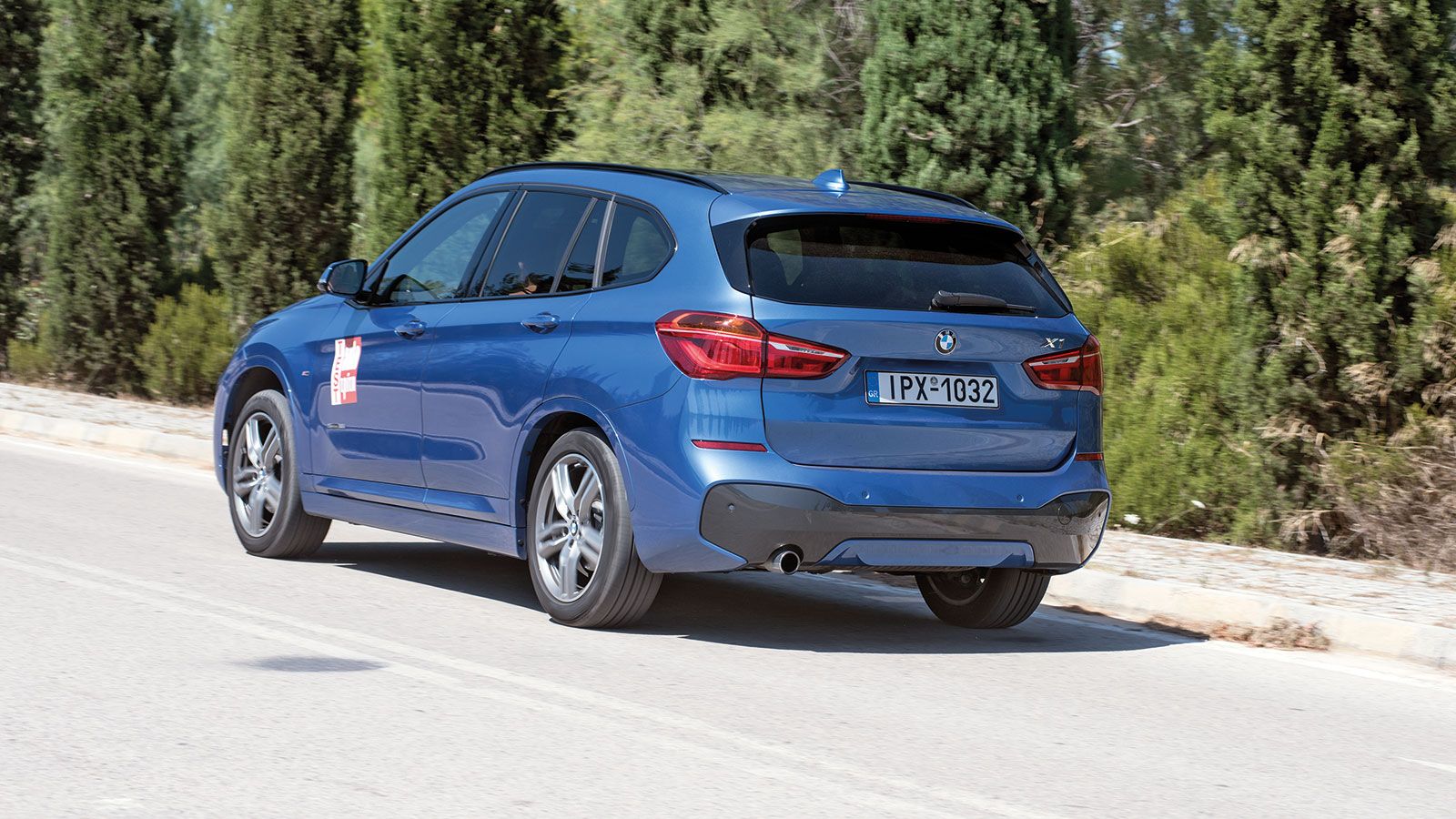Η προσθιοκίνητη «βασική» BMW X1 ξεδιπλώνει το ταλέντο της κυρίως στην άσφαλτο, όπου σε κερδίζει με το δυναμισμό και την ακρίβεια των οδικών της χαρακτ