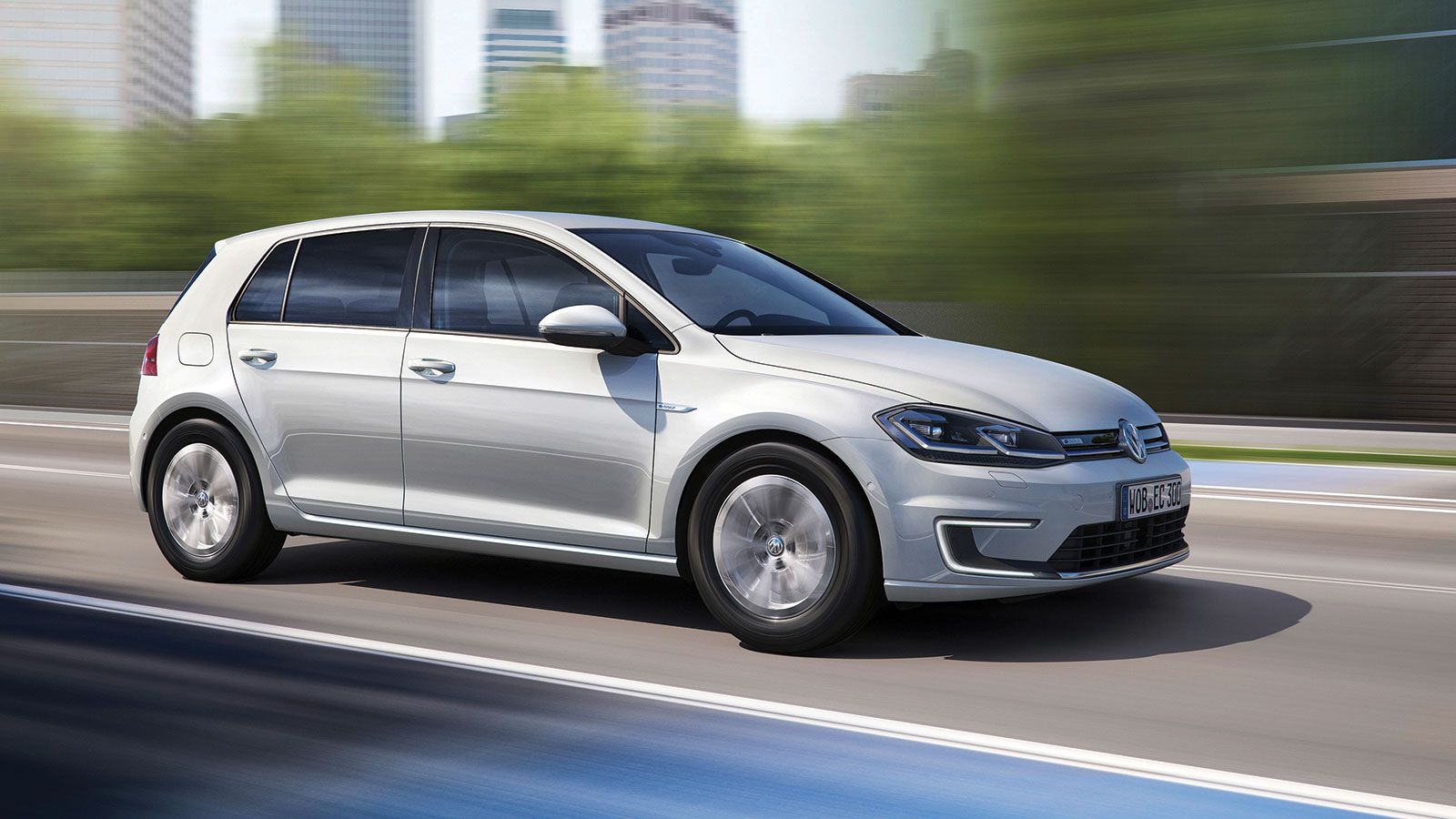 Στην Καλιφόρνια των Η.Π.Α. το αμιγώς ηλεκτροκίνητο VW e-Golf προσφέρεται με έκπτωση της τάξεως των 24.500 δολαρίων (20.600 ευρώ), από το κράτος, ρίχνο