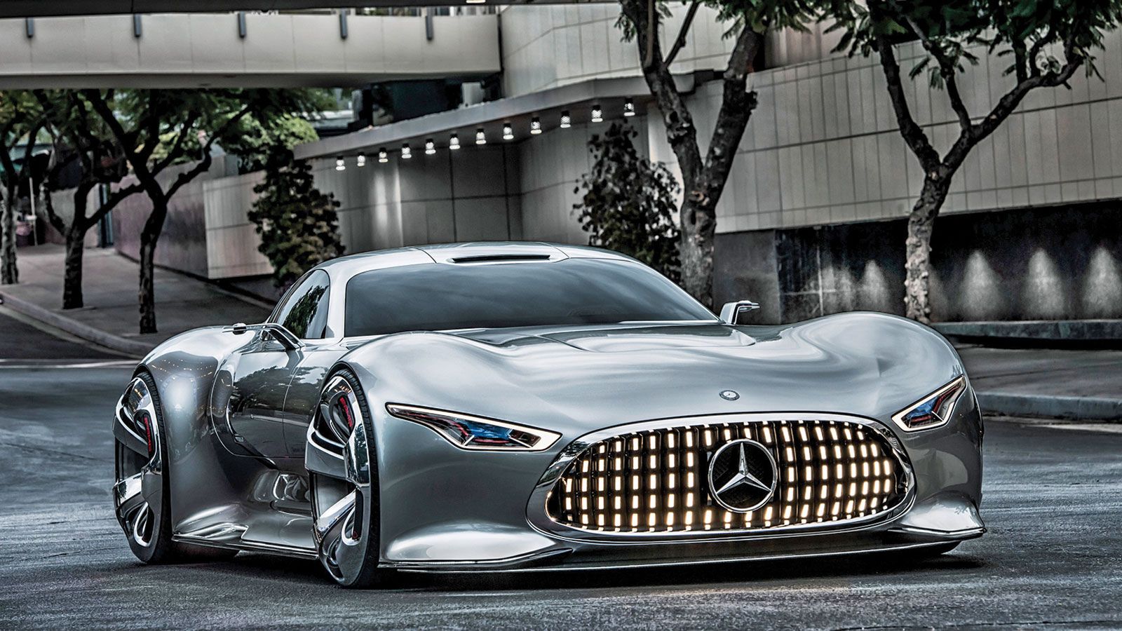 Συνήθως τα πρωτότυπα είναι πιο εντυπωσιακά από τα μοντέλα που βγαίνουν τελικά στην παραγωγή, όμως εδώ ισχύει το αντίστροφο. Το «R50» θα είναι πιο εντυ